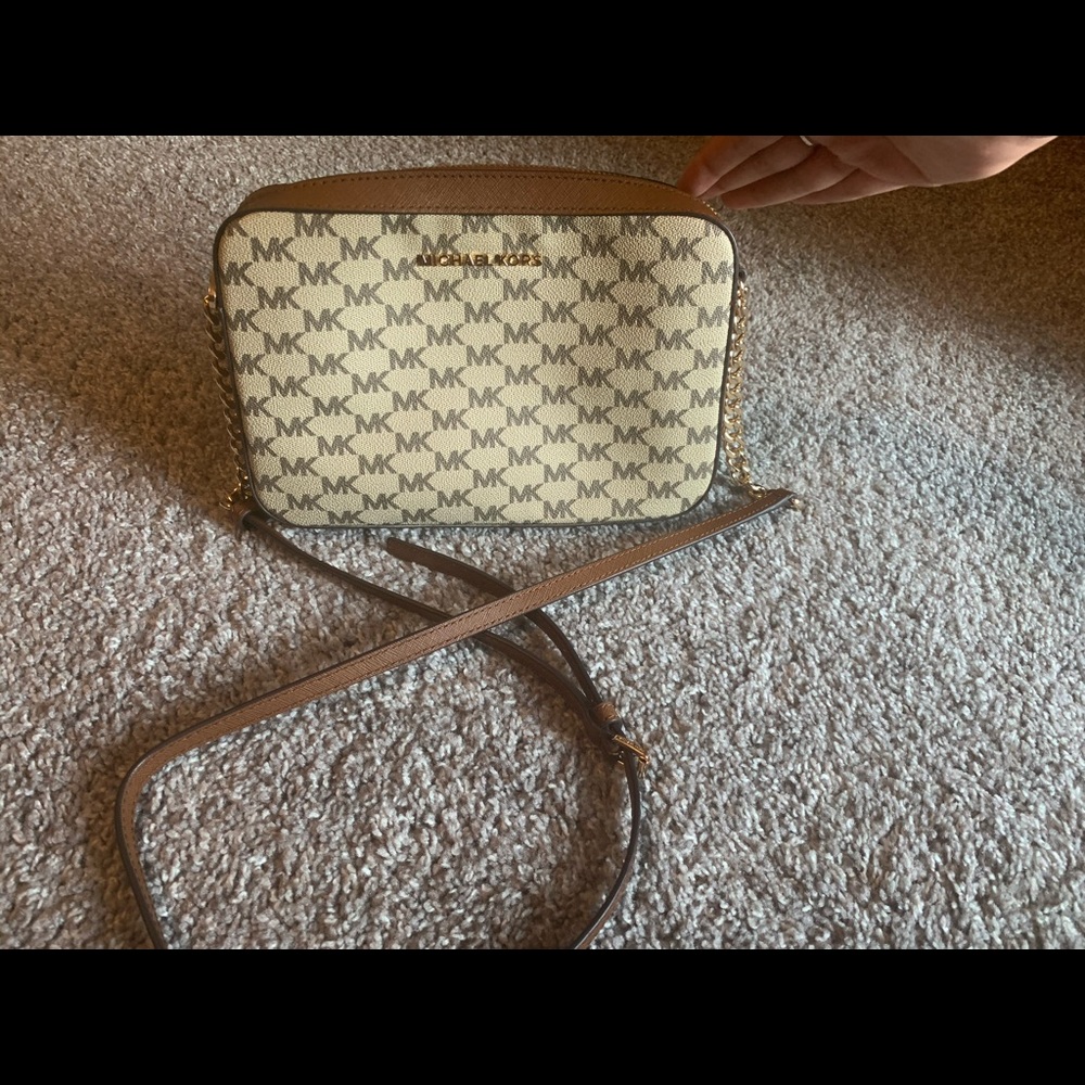 Michael kors crossbody